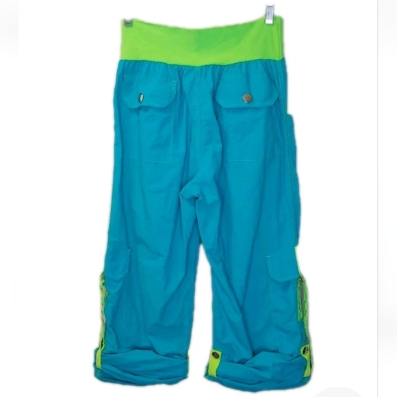 Zumba Electro Cargo Pants Woman XL Waterfall Blue Roll Up Capris Dance Workout - Picture 5 of 16
